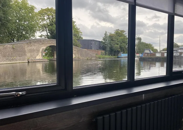 The Watersedge, Canal Cottages