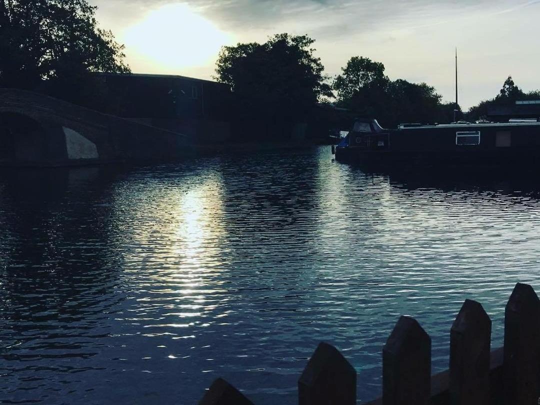 Herberg The Watersedge, Canal Hillingdon