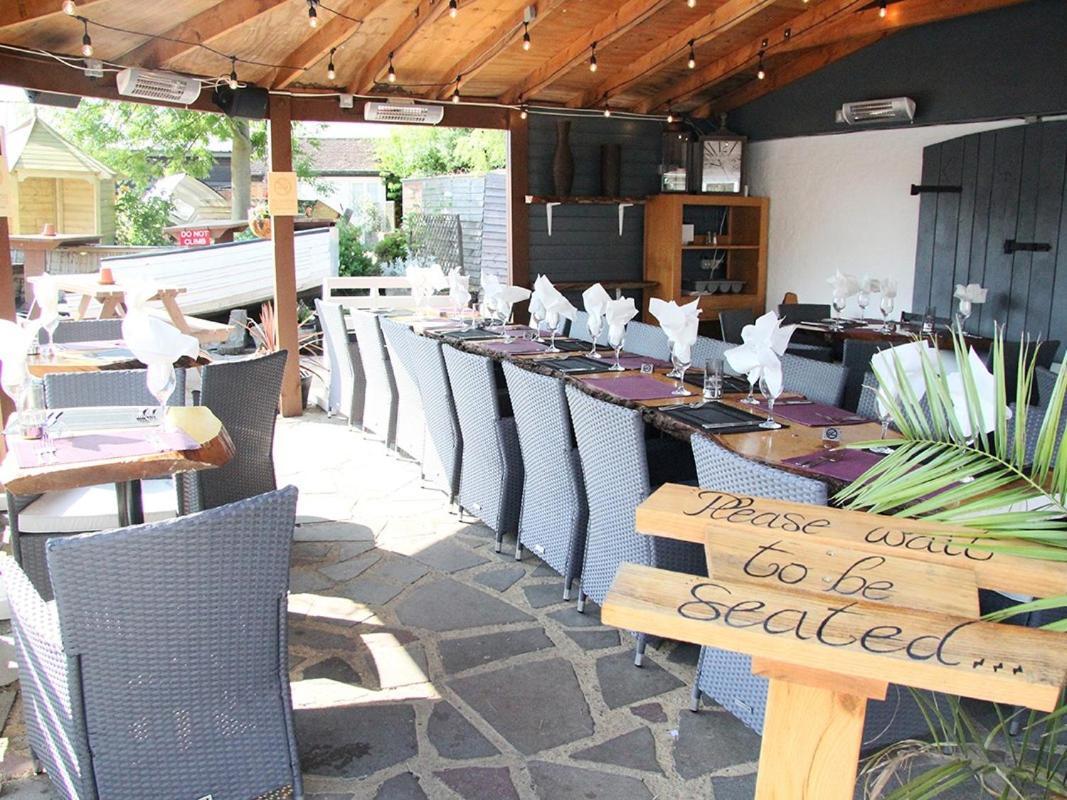 Estalagem The Watersedge, Canal 4*