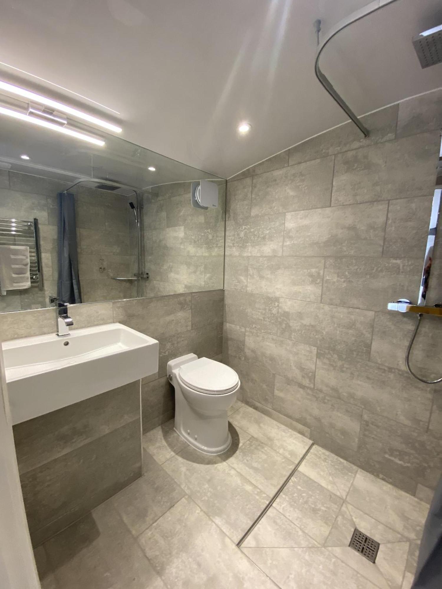 Estalagem The Watersedge, Canal 4*