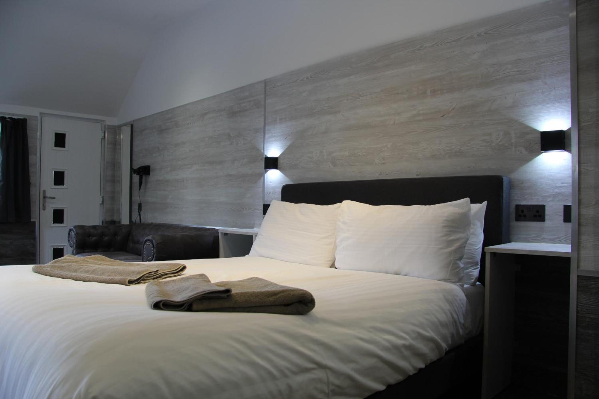 The Watersedge, Canal 4* Hillingdon